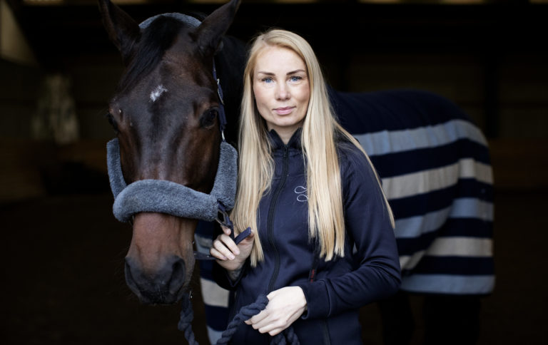 Camilla Winther hest portræt