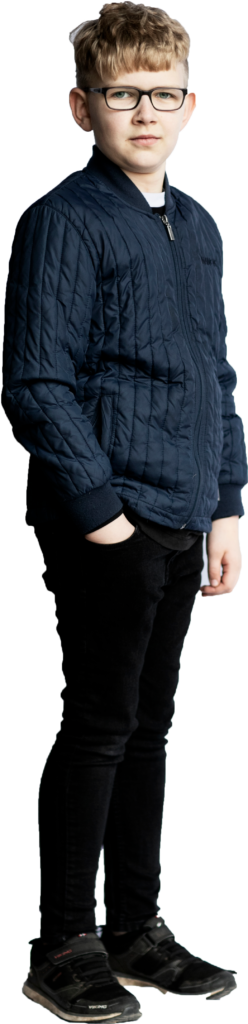 Marcus på 10 år i fuld figur